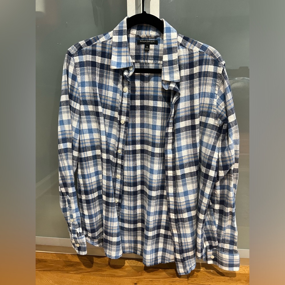 Banana republic linen blend button down